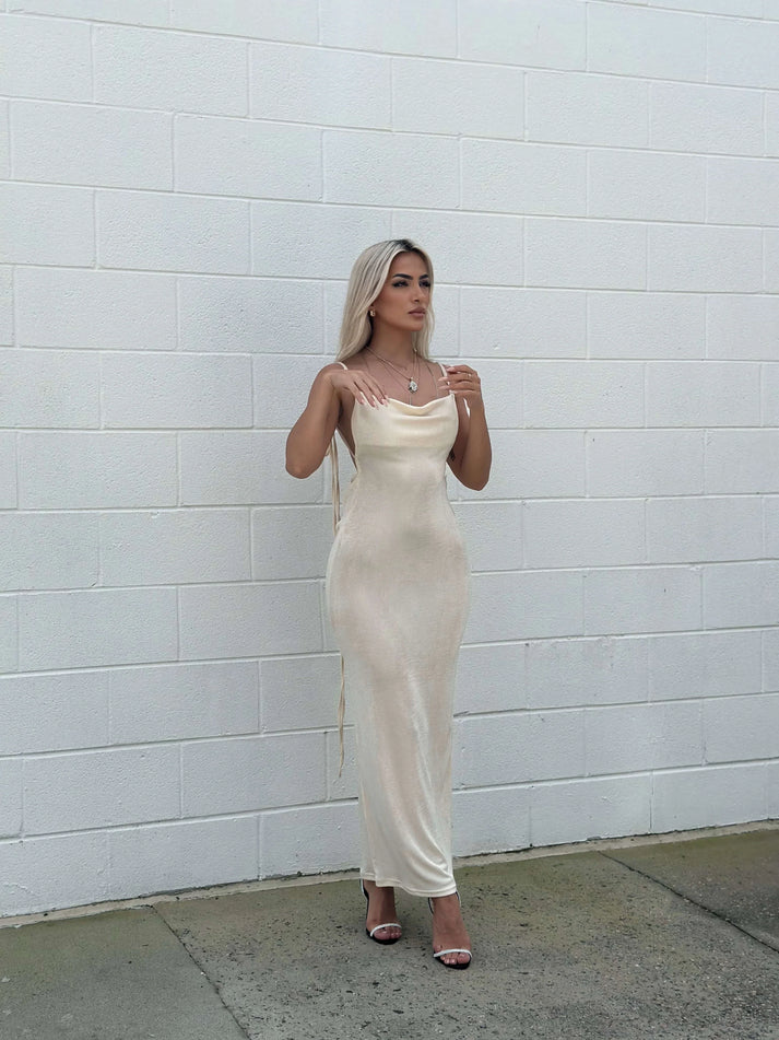 Backless Maxi Dress™ | Voel je zelfverzekerd en verleidelijk!