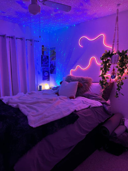 Smart Neon Strip™ - Vergeet een saaie slaapkamer!